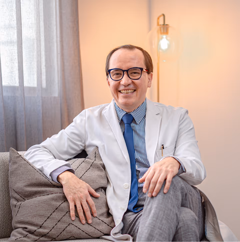 Dr. César López Romero